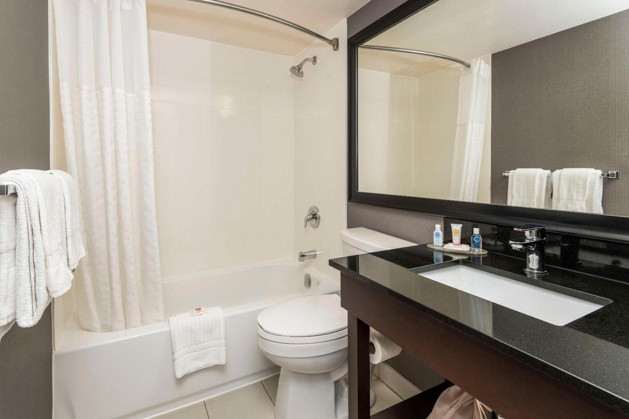 Comfort Inn Дрюммондвилл Экстерьер фото