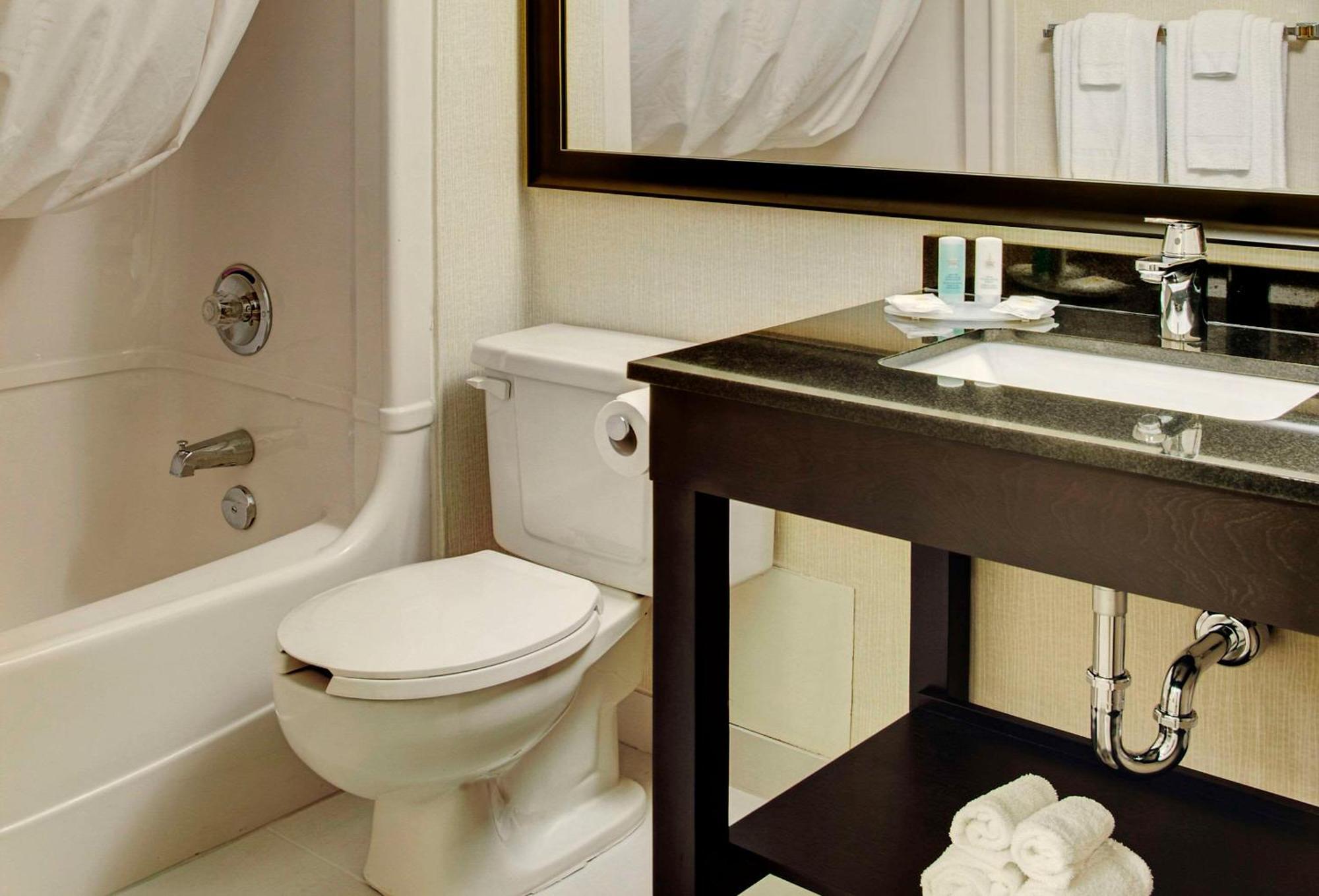 Comfort Inn Дрюммондвилл Экстерьер фото