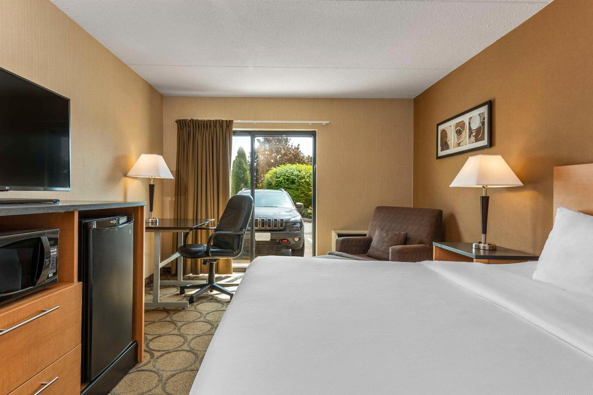 Comfort Inn Дрюммондвилл Экстерьер фото