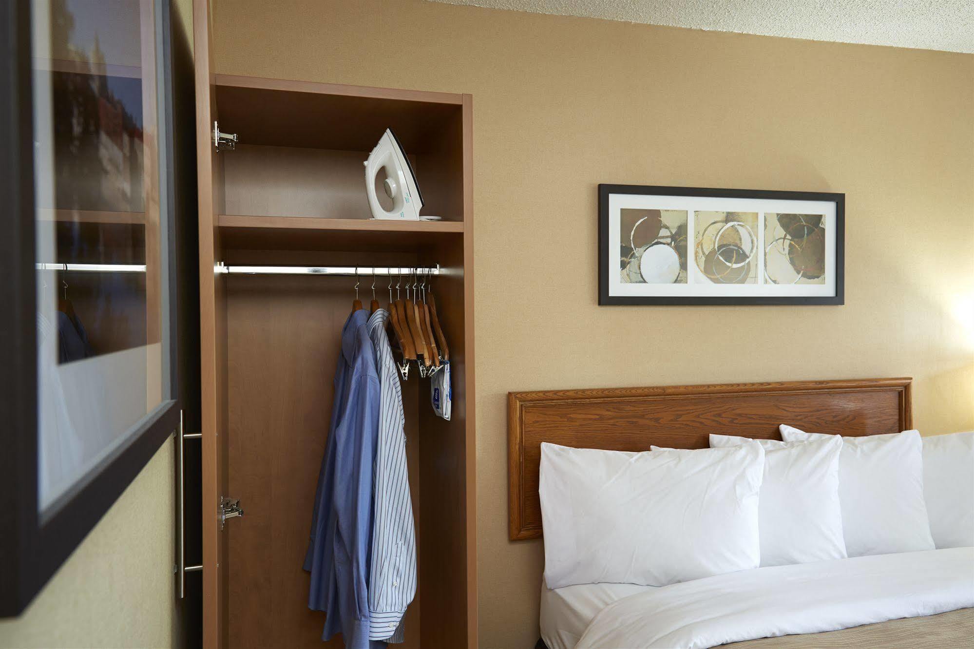 Comfort Inn Дрюммондвилл Экстерьер фото